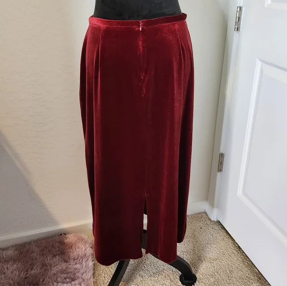 Red velvet voulour midi skirt - Picture 2 of 5